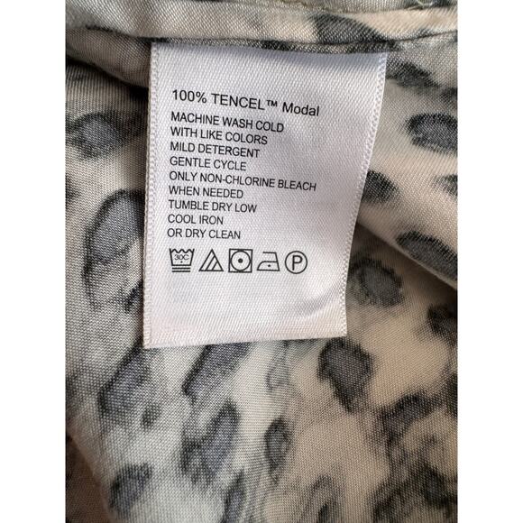 New TOMMY BAHAMA Women's Leopard Print Long Sleeve Button Up Shirt Size XS - Picture 5 of 6